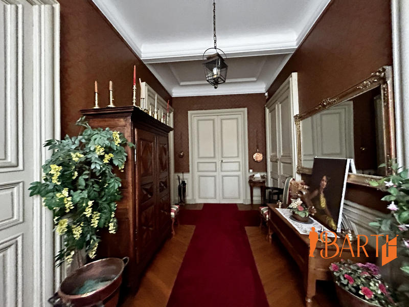 Maison - 480 m² - 16 pièces