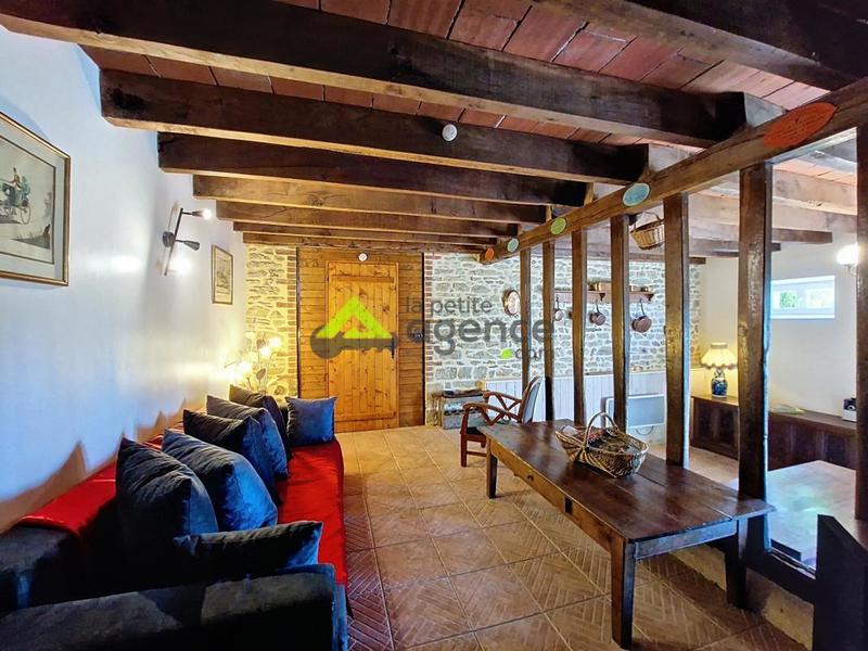 Propriété - 270 m² - 11 pièces