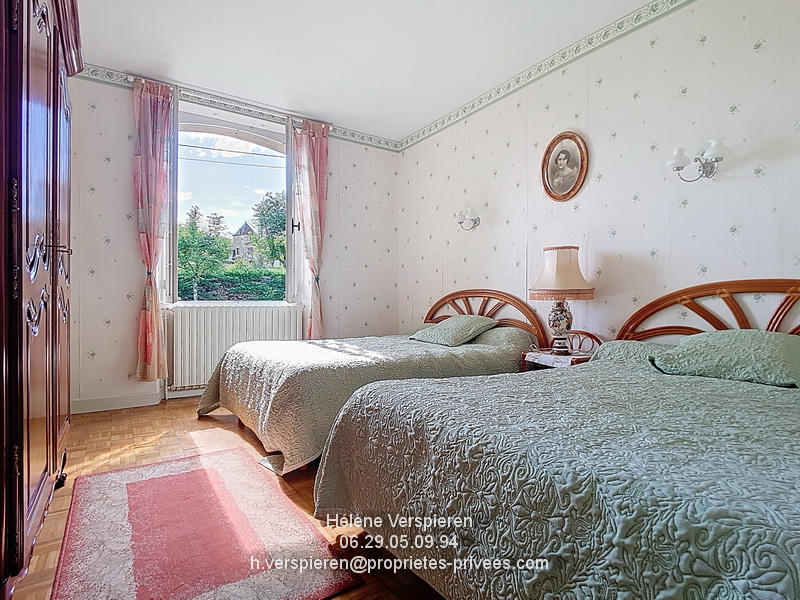 Maison - 217 m² - 10 pièces