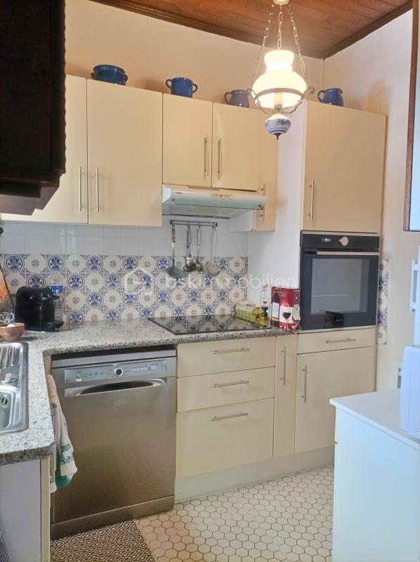 Demeure - 114 m² - 7 pièces