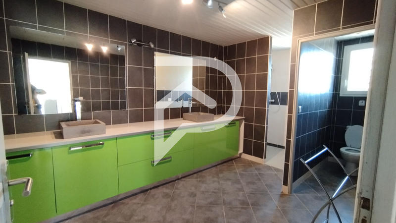 Maison - 650 m² - 17 pièces