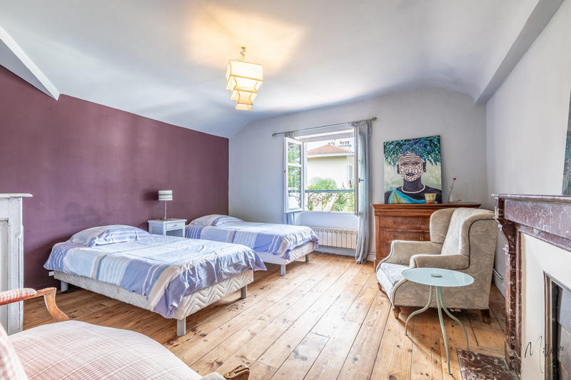 Maison - 289 m² - 10 pièces