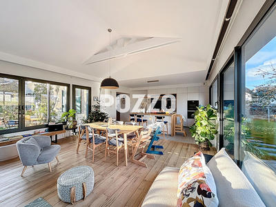 Maison - 223 m² - 8 pièces