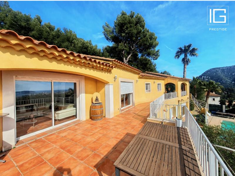 Maison - 311 m² - 10 pièces