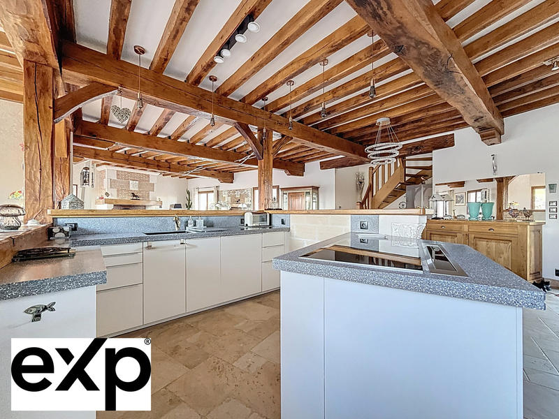 Maison - 267 m² - 8 pièces