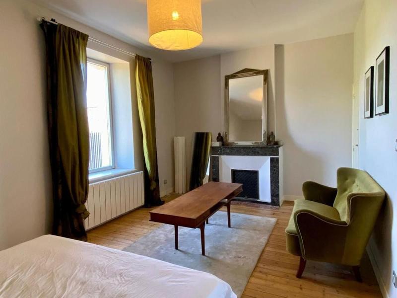 Maison - 240 m² - 8 pièces