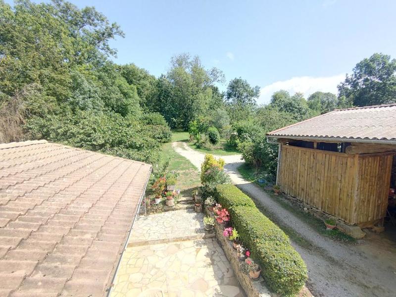 Propriété - 302 m² - 12 pièces