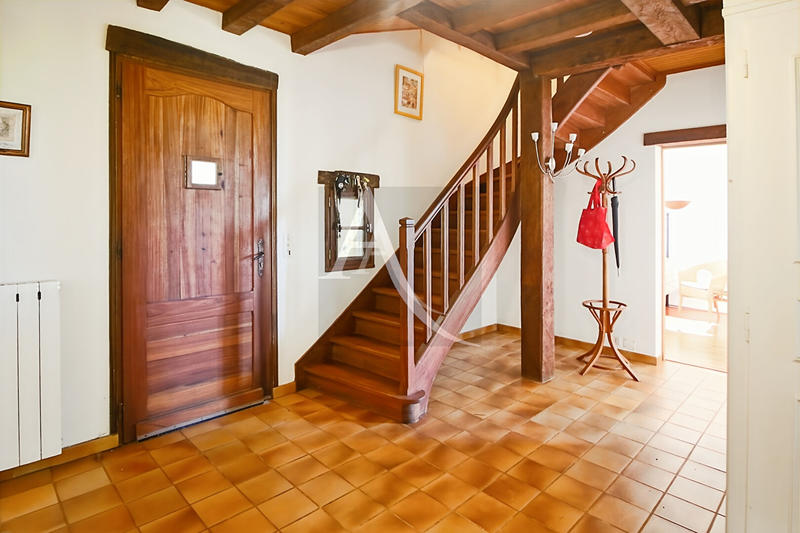 Maison - 197 m² - 9 pièces