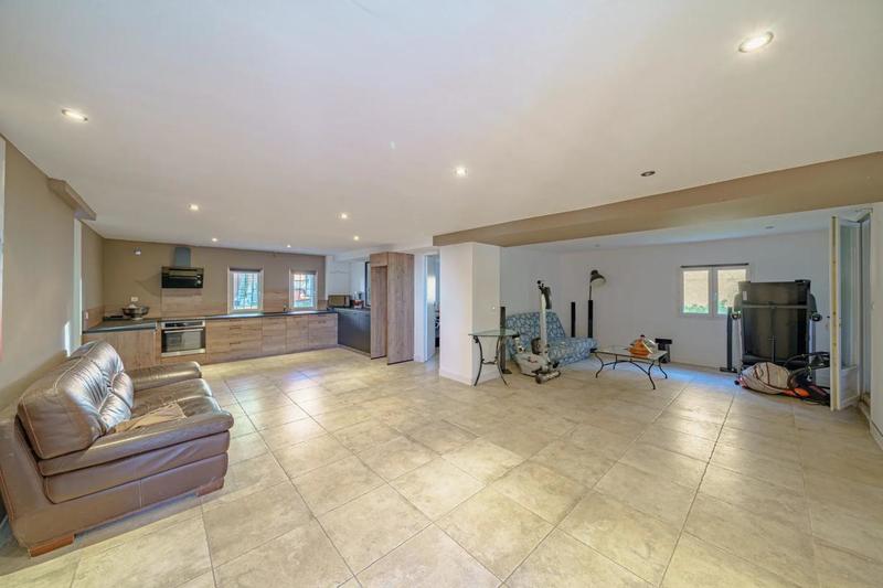 Maison - 192 m² - 7 pièces