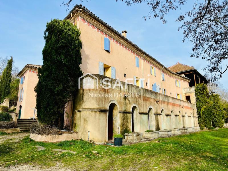 Maison - 1 000 m² - 22 pièces