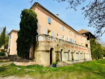 Maison - 1 000 m² - 22 pièces