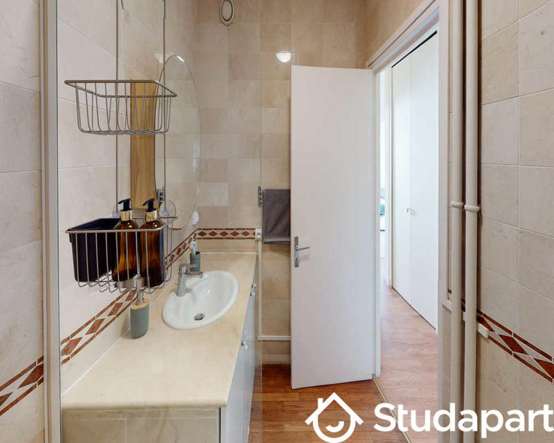 Chambre - 80 m² - 1 pièce