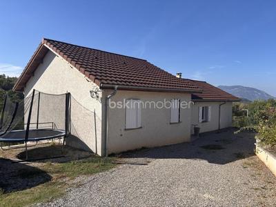 Maison traditionnelle - 140 m² - 6 pièces