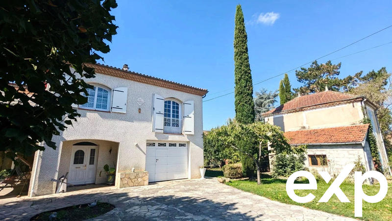 Maison traditionnelle - 175 m² - 8 pièces