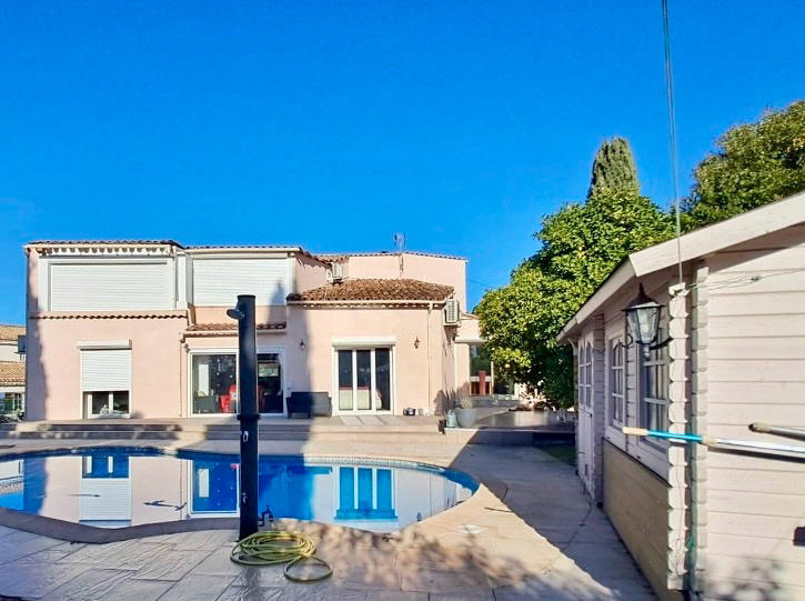 Villa - 245 m² - 6 pièces