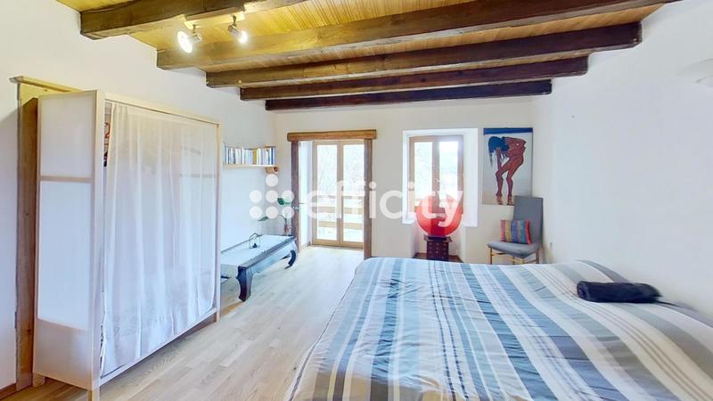 Maison - 220 m² - 7 pièces