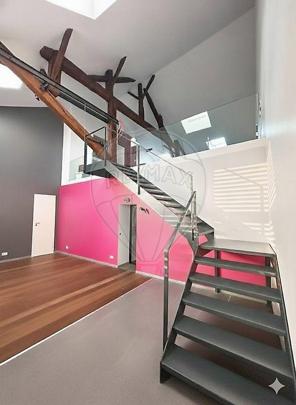 Maison - 230 m² - 8 pièces