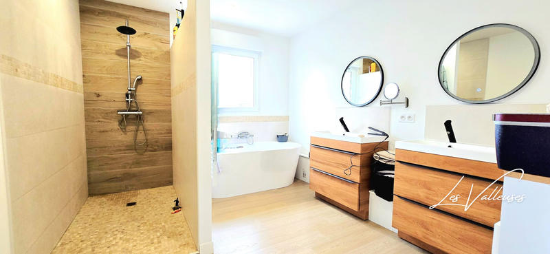 Maison contemporaine - 198 m² - 6 pièces