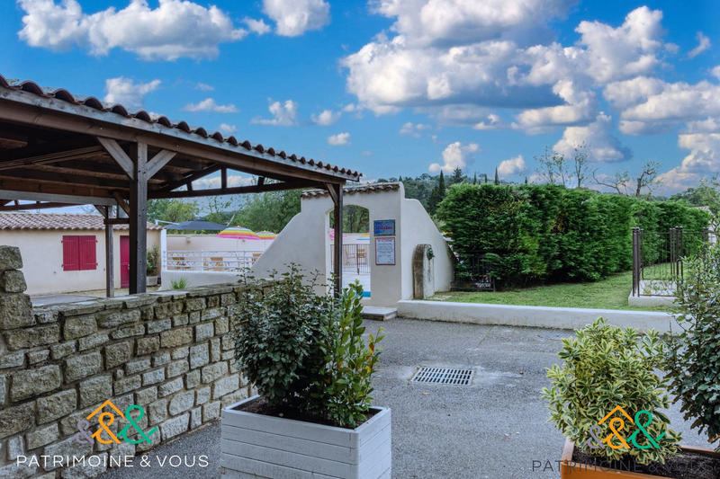 Local commercial - 1 175 m² - 28 pièces