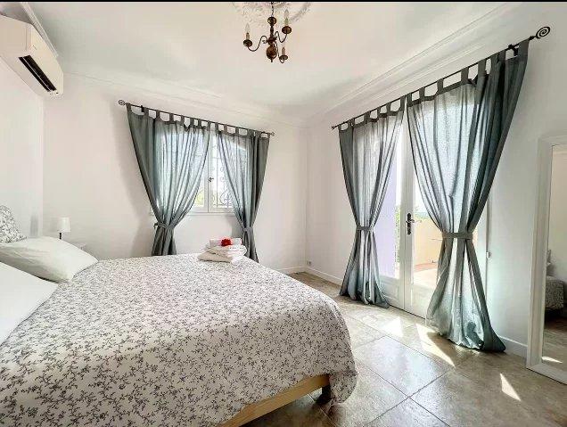 Propriété - 250 m² - 8 pièces