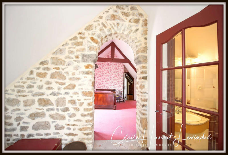 Maison - 202 m² - 8 pièces