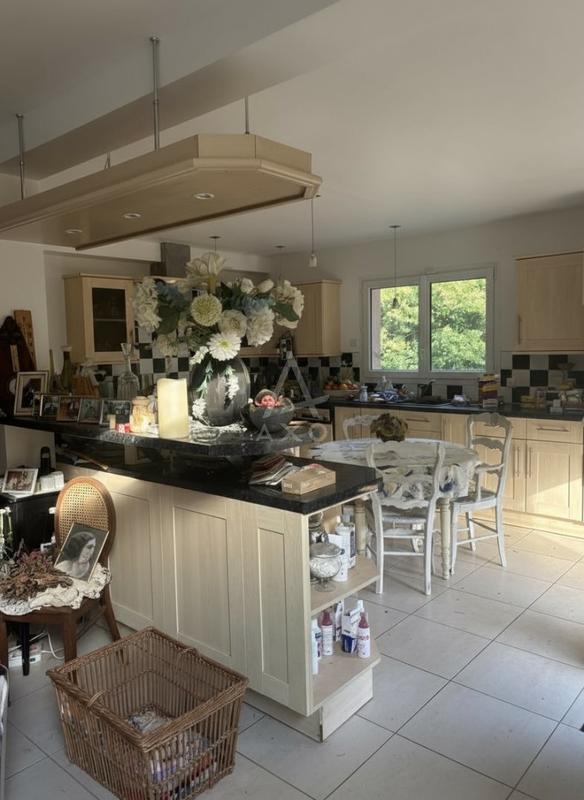 Maison - 280 m² - 6 pièces