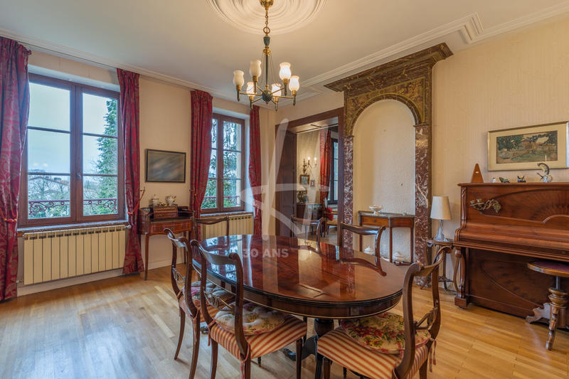 Maison - 226 m² - 7 pièces