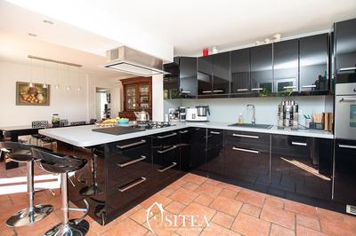 Maison - 209 m² - 5 pièces
