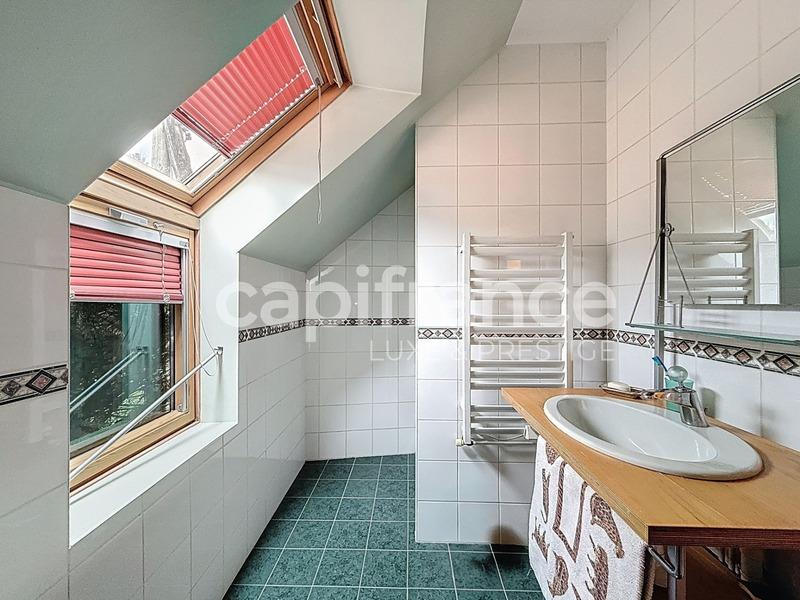 Maison - 305 m² - 9 pièces