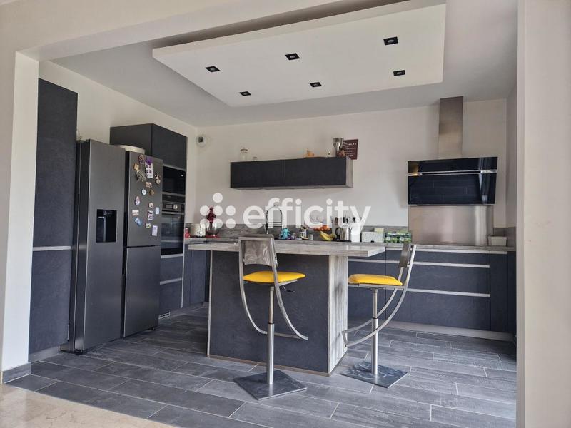 Maison - 165 m² - 8 pièces