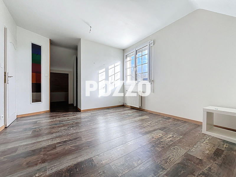 Maison - 198 m² - 9 pièces