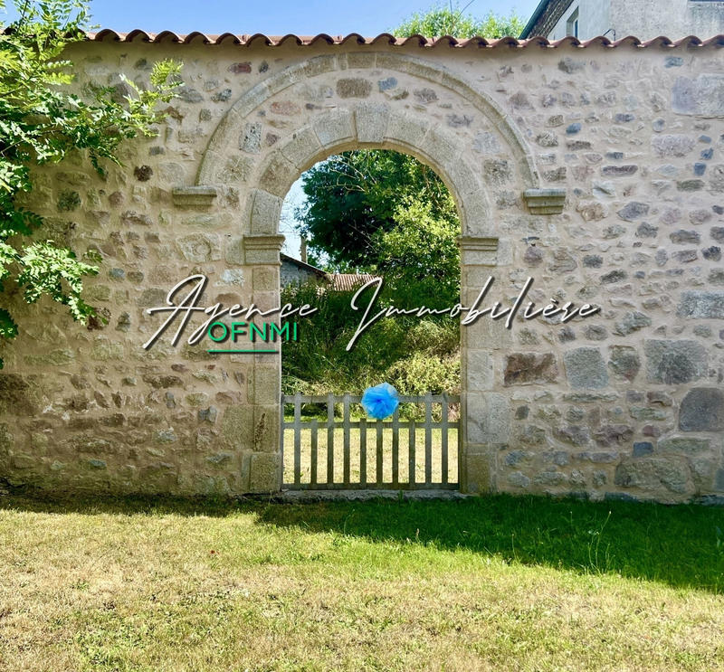 Maison - 846 m² - 26 pièces