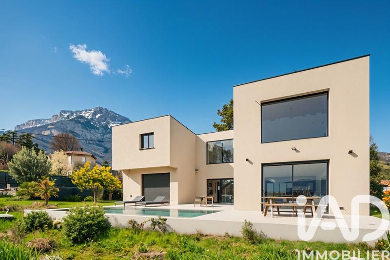 Maison - 264 m² - 7 pièces