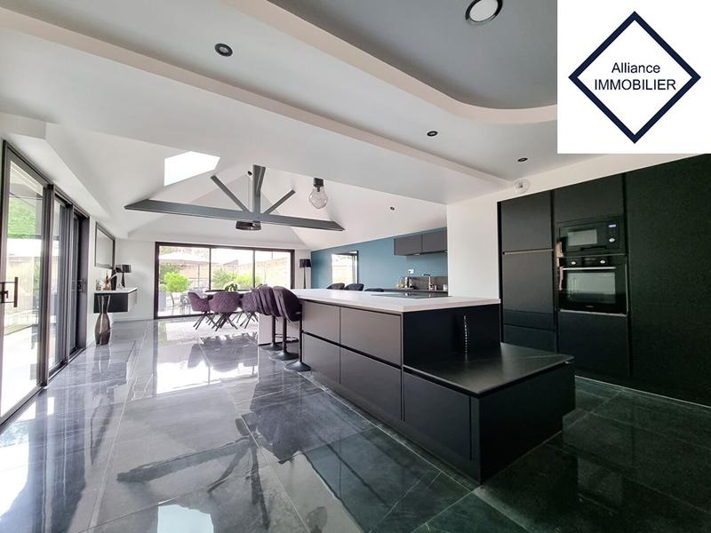 Maison - 198 m² - 6 pièces