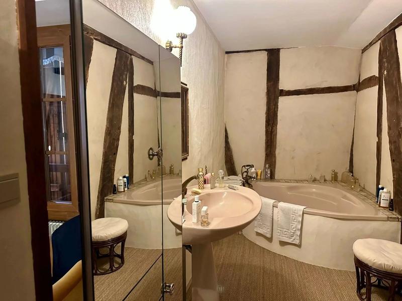 Maison - 260 m² - 8 pièces