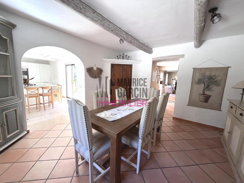 Maison - 220 m² - 7 pièces