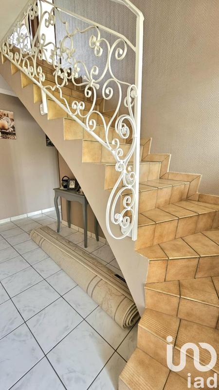 Maison - 180 m² - 8 pièces