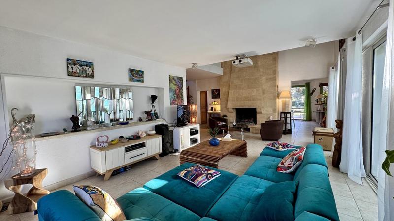 Maison - 217 m² - 7 pièces