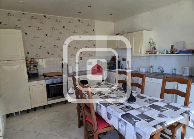 Maison - 94 m² - 5 pièces