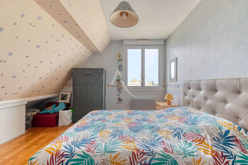 Maison - 184 m² - 10 pièces