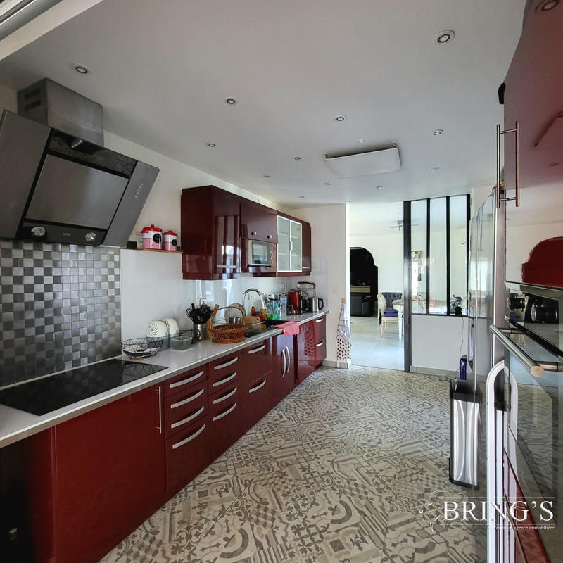 Maison - 206 m² - 8 pièces