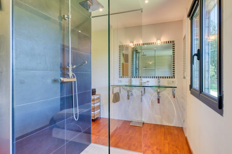 Maison contemporaine - 261 m² - 7 pièces