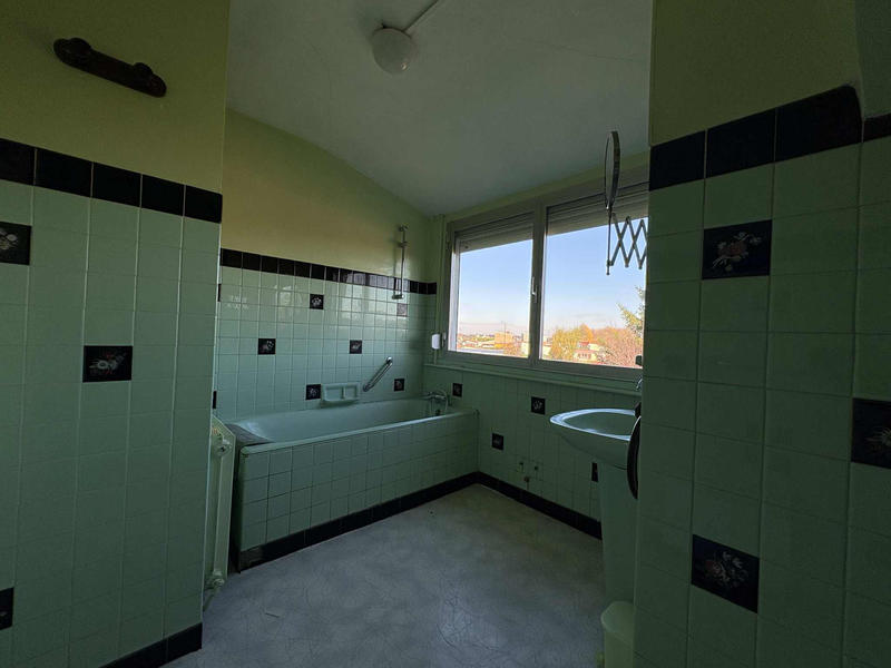 Maison - 94 m² - 6 pièces