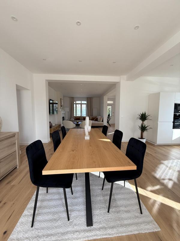 Maison de maîtres - 241 m² - 8 pièces