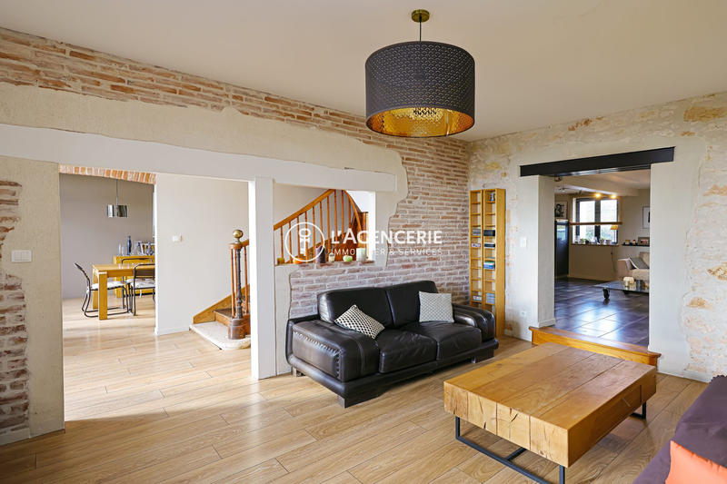 Maison - 280 m² - 8 pièces