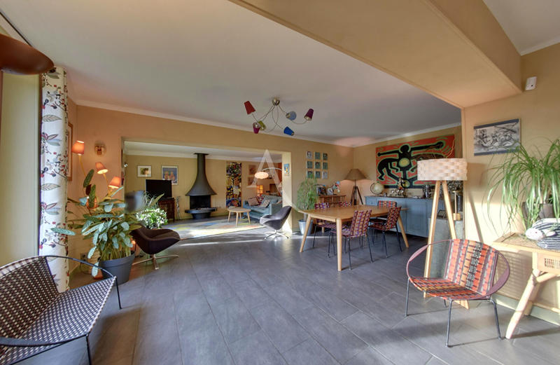 Maison - 207 m² - 6 pièces