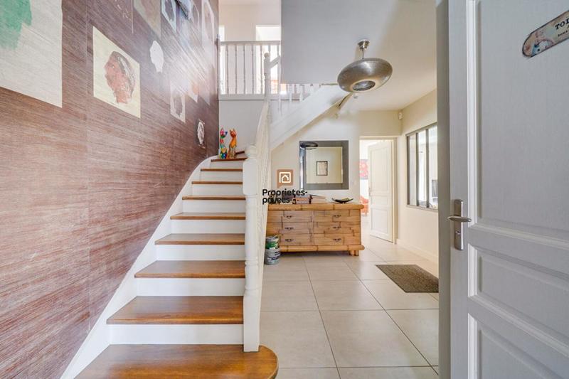 Maison - 181 m² - 8 pièces