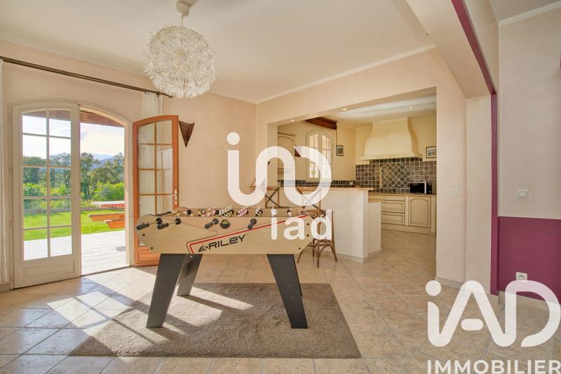 Maison - 250 m² - 6 pièces