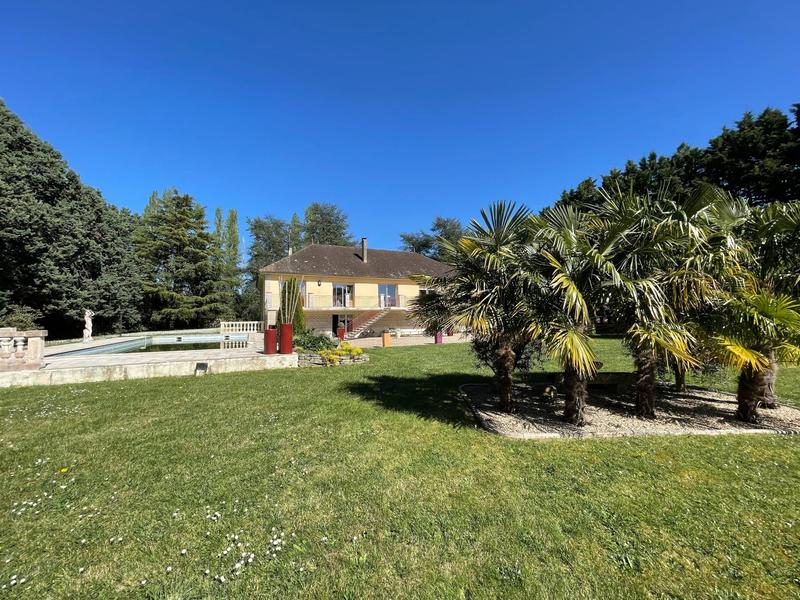 Maison - 160 m² - 11 pièces