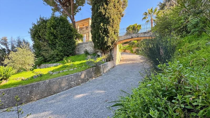 Maison - 201 m² - 7 pièces